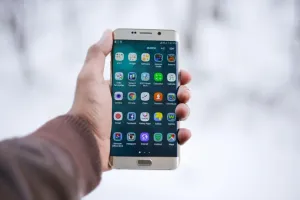 Jak aplikacje mobilne wpływają na rozwój e-commerce
